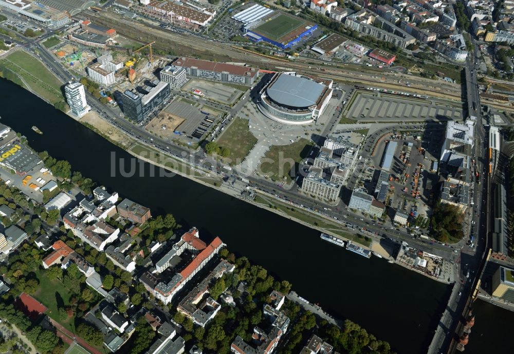 Berlin von oben - Mercedes-Benz-Arena am Ufer des Flusses Spree im Ortsteil Friedrichshain in Berlin