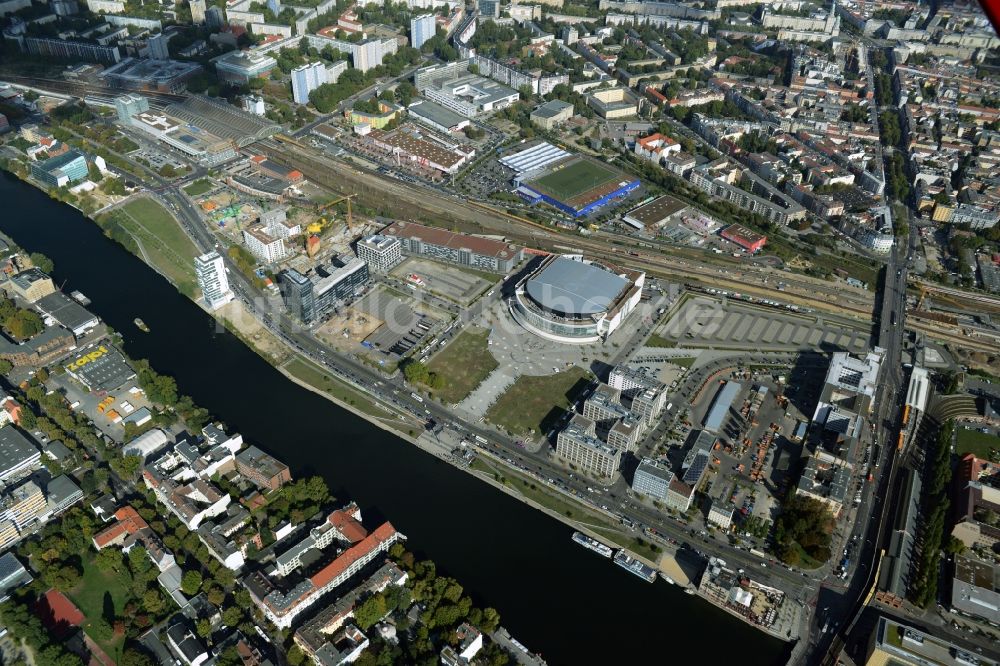 Berlin aus der Vogelperspektive: Mercedes-Benz-Arena am Ufer des Flusses Spree im Ortsteil Friedrichshain in Berlin