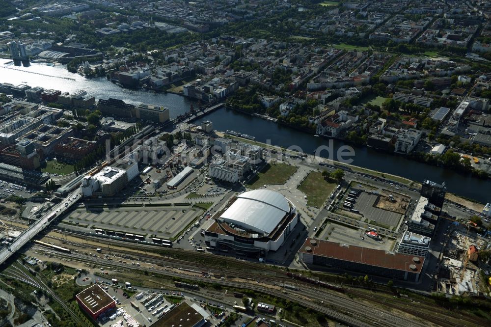 Berlin aus der Vogelperspektive: Mercedes-Benz-Arena am Ufer des Flusses Spree im Ortsteil Friedrichshain in Berlin