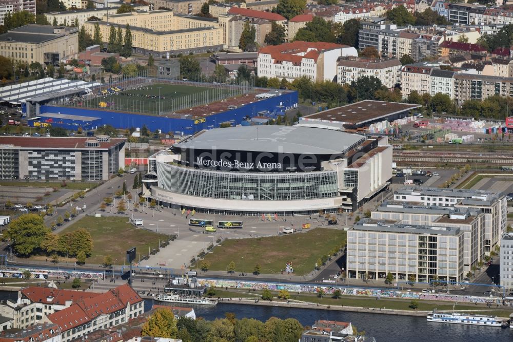 Berlin von oben - Mercedes-Benz-Arena am Ufer des Flusses Spree im Ortsteil Friedrichshain in Berlin