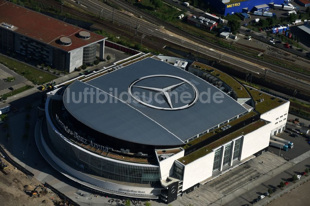 Berlin von oben - Mercedes-Benz-Arena am Ufer des Flusses Spree im Ortsteil Friedrichshain in Berlin