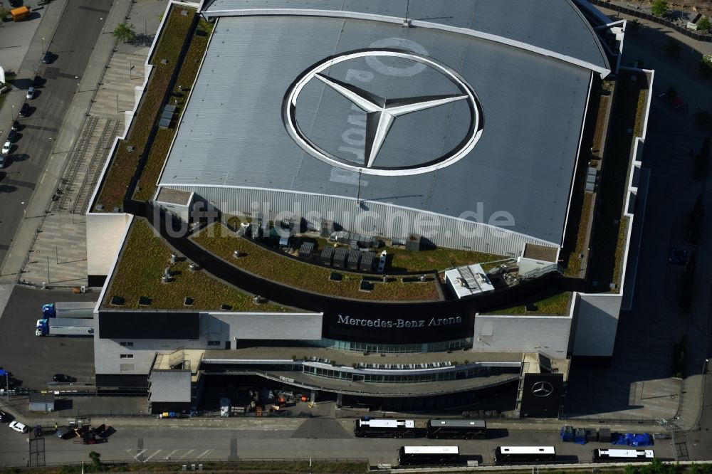 Berlin aus der Vogelperspektive: Mercedes-Benz-Arena am Ufer des Flusses Spree im Ortsteil Friedrichshain in Berlin