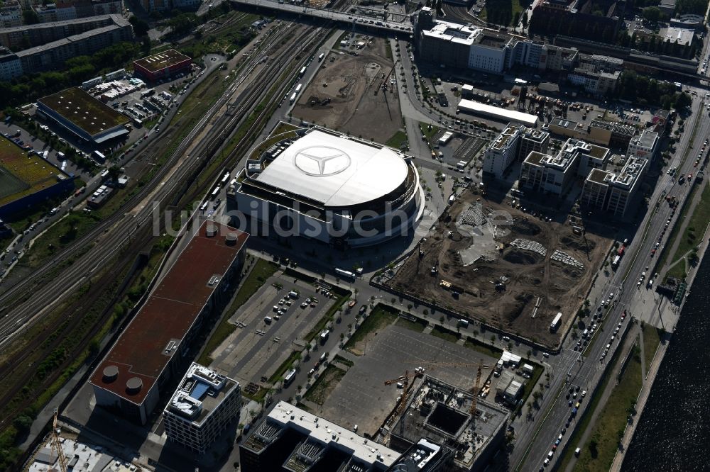 Berlin von oben - Mercedes-Benz-Arena am Ufer des Flusses Spree im Ortsteil Friedrichshain in Berlin