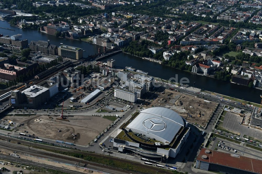 Berlin von oben - Mercedes-Benz-Arena am Ufer des Flusses Spree im Ortsteil Friedrichshain in Berlin