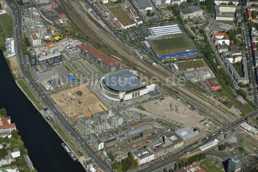 Berlin aus der Vogelperspektive: Mercedes-Benz-Arena am Ufer des Flusses Spree im Ortsteil Friedrichshain in Berlin