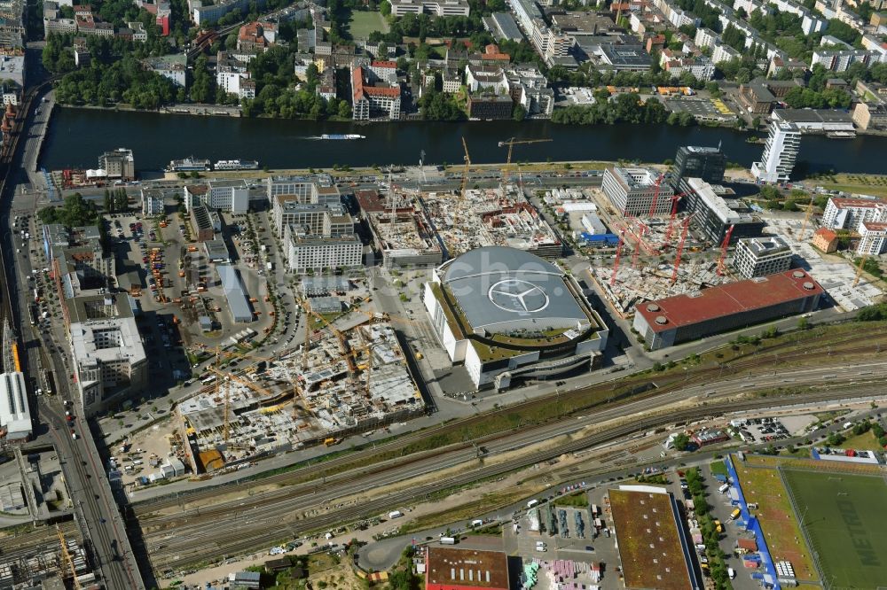 Berlin aus der Vogelperspektive: Mercedes-Benz-Arena am Ufer des Flusses Spree im Ortsteil Friedrichshain in Berlin