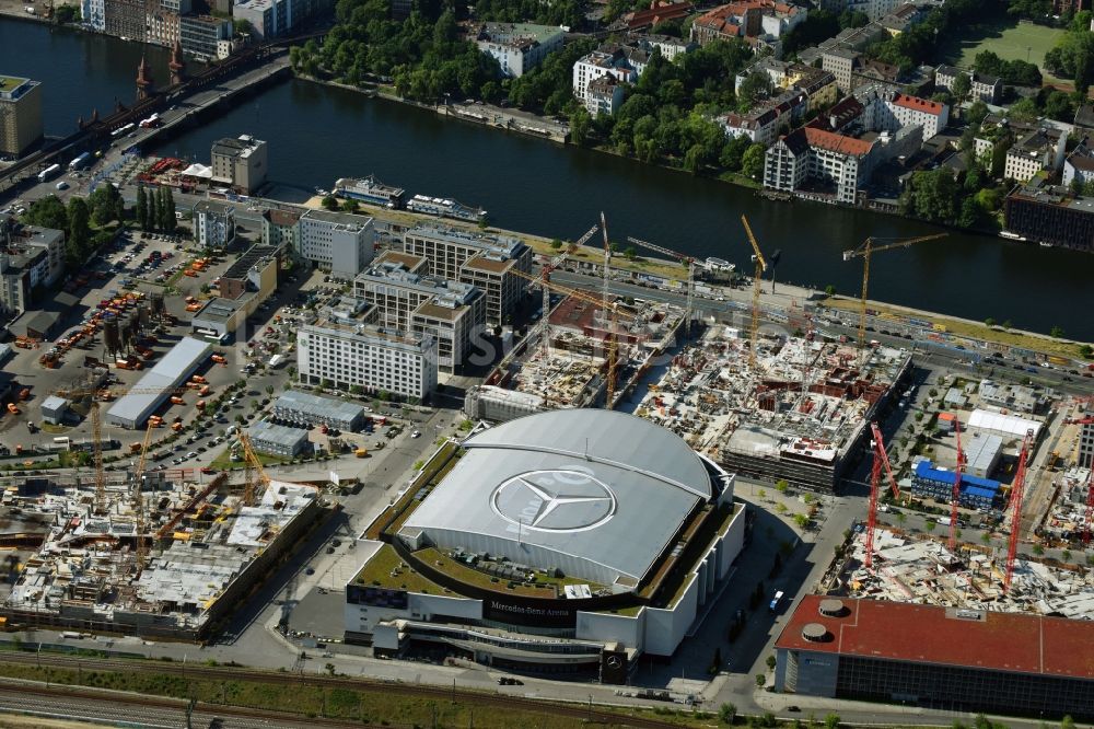 Berlin von oben - Mercedes-Benz-Arena am Ufer des Flusses Spree im Ortsteil Friedrichshain in Berlin