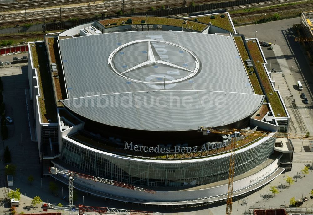 Berlin von oben - Mercedes-Benz-Arena am Ufer des Flusses Spree im Ortsteil Friedrichshain in Berlin