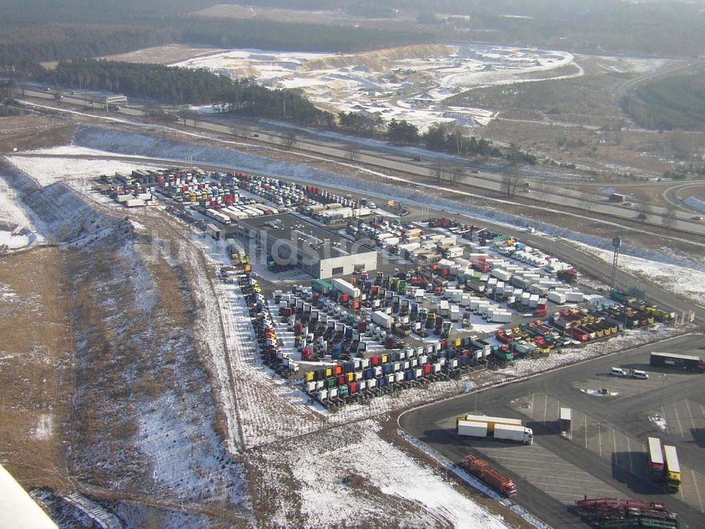 Luftbild Königs Wusterhausen/Brandenburg - Mercedes Benz Nutzfahrzeugniederlassung am südlichen Berliner Ring bei Königs Wusterhausen im Bundesland Brandenburg