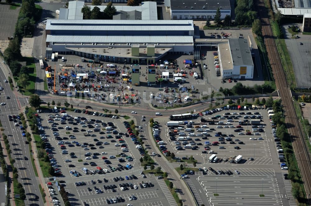 Chemnitz von oben - Messegelände der Chemnitz Arena mit Parkplatz und Ausstellungsfläche am Messeplatz in Chemnitz in Sachsen