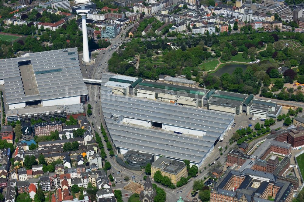 Hamburg aus der Vogelperspektive: Messehallen der Neuen Messe der Hamburg Messe und Congress GmbH an der Rentzelstraße am Fernsehturm Heinrich-Hertz-Turm in Hamburg