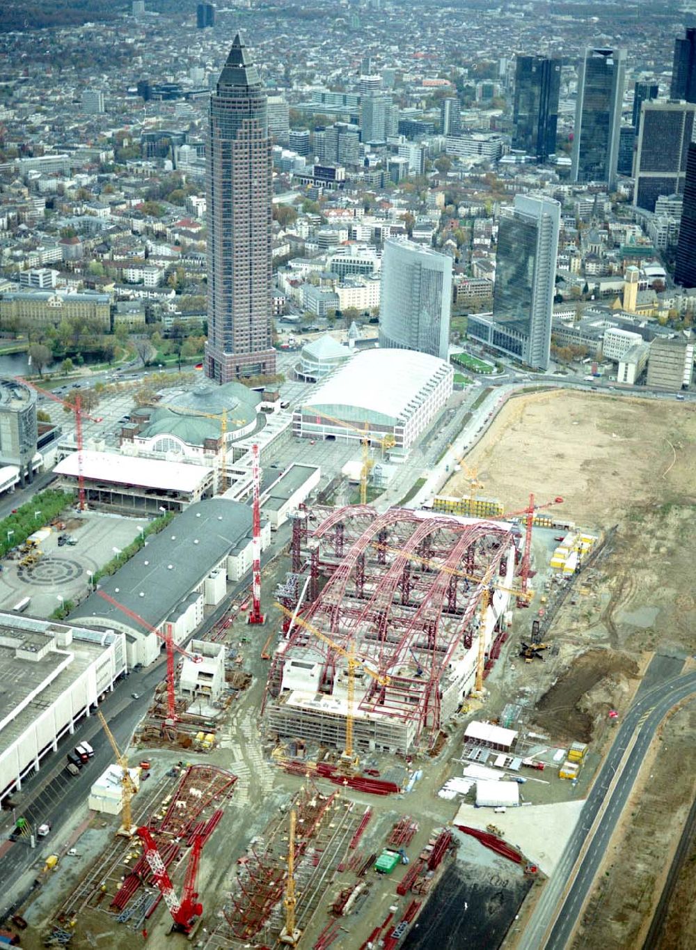 Frankfurt am Main von oben - Messeneubau auf dem Gelände des ehem. Güterbahnhofes in Frankfurt/Main. (Hessen).