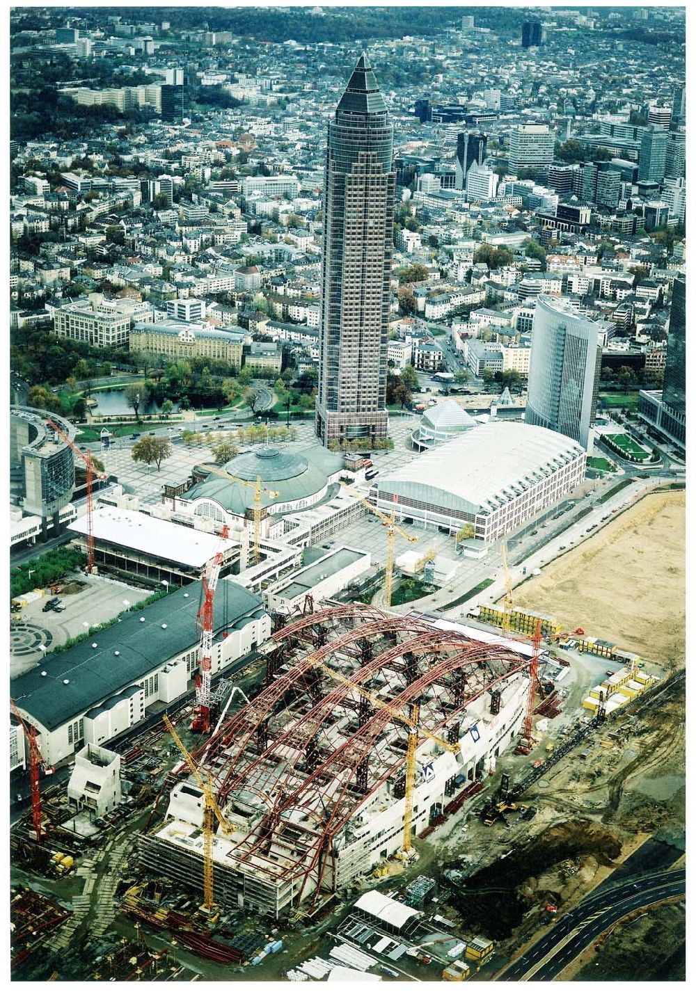 Frankfurt am Main aus der Vogelperspektive: Messeneubau auf dem Gelände des ehem. Güterbahnhofes in Frankfurt/Main. (Hessen).