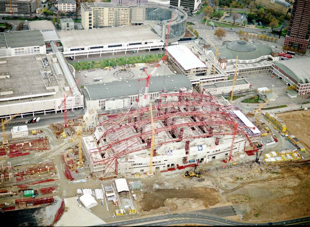 Frankfurt am Main von oben - Messeneubau auf dem Gelände des ehem. Güterbahnhofes in Frankfurt/Main. (Hessen).