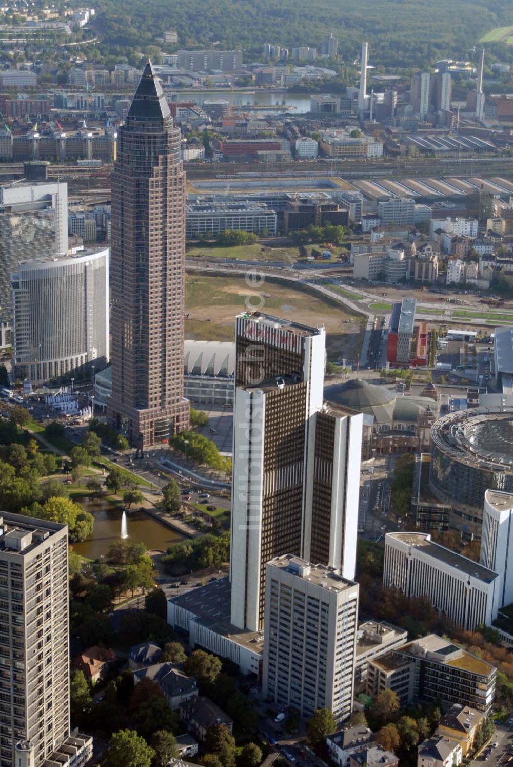 Frankfurt am Main von oben - Messeturm und Marriott Hotel