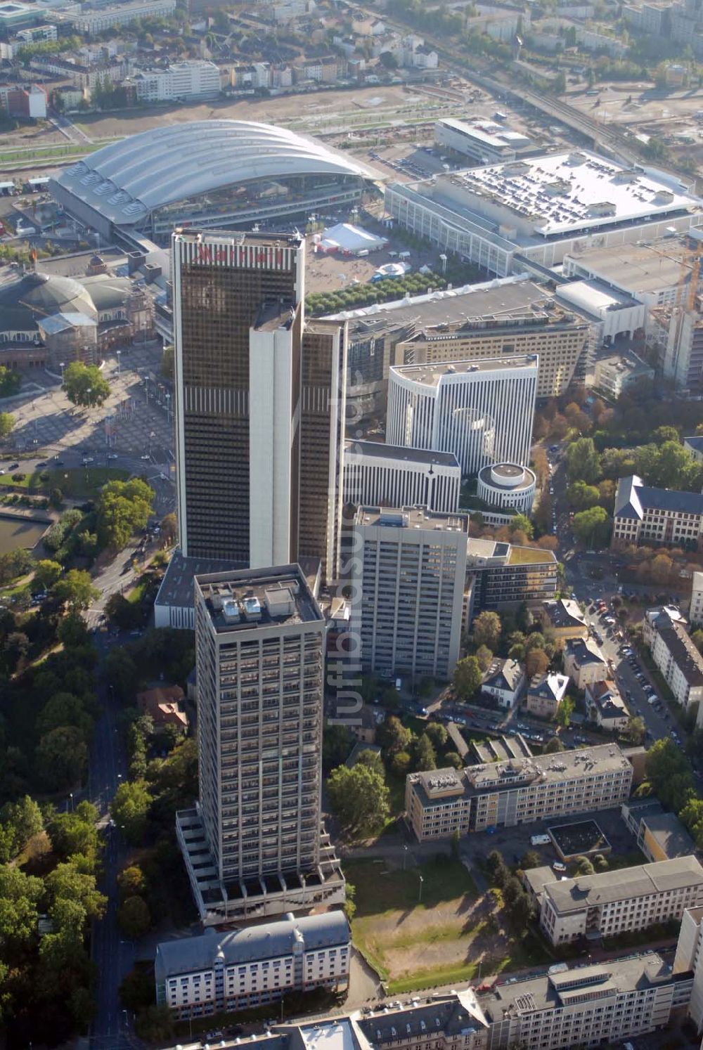 Frankfurt am Main von oben - Messeturm und Marriott Hotel