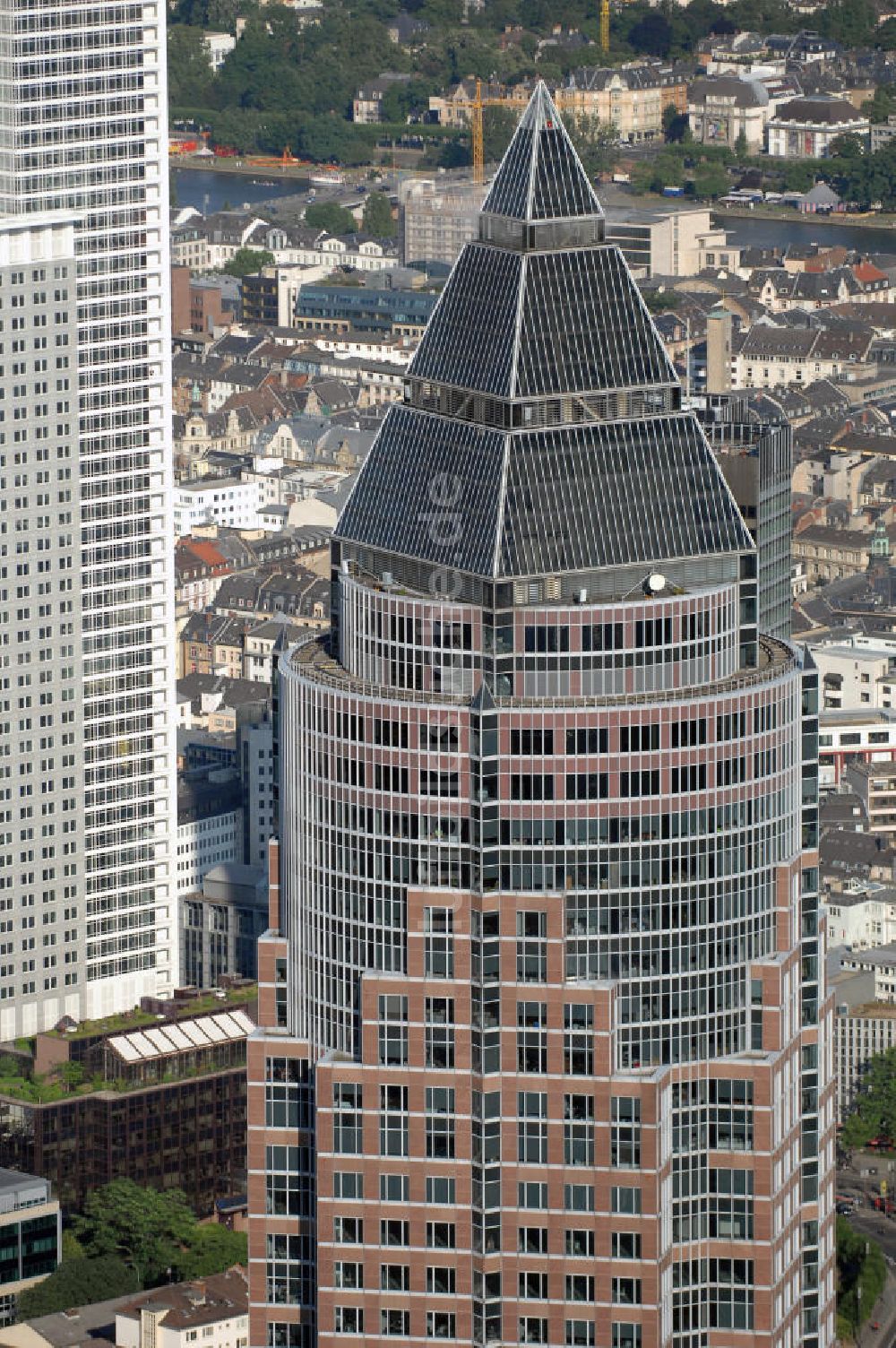 Luftaufnahme Frankfurt am Main - Messeturm auf dem Messe- und Ausstellungsgelände Frankfurt