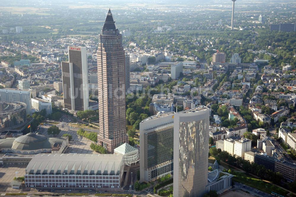 Luftaufnahme Frankfurt am Main - Messeturm und die ungleichen Zwillinge Frankfurt