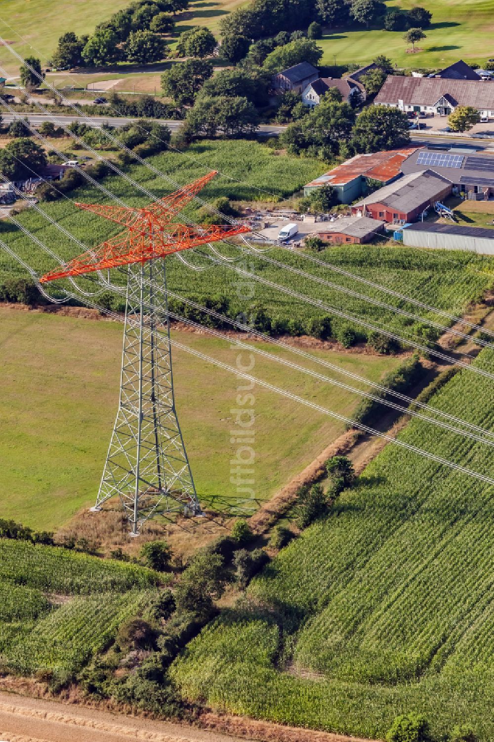 Luftbild Schwesing - Metallgittermast der Stromführungstrasse in Schwesing im Bundesland Schleswig-Holstein, Deutschland