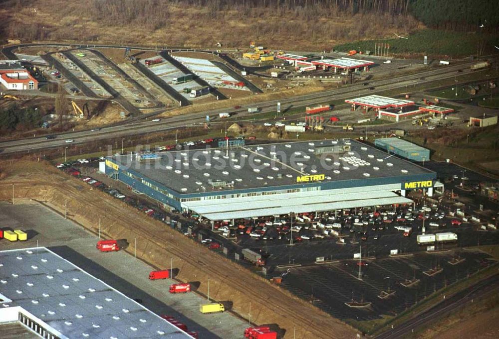 Luftaufnahme Waltersdorf bei Schönefeld - Metro-Filiale im Gewerbegebiet Waltersdorf bei Schönefeld