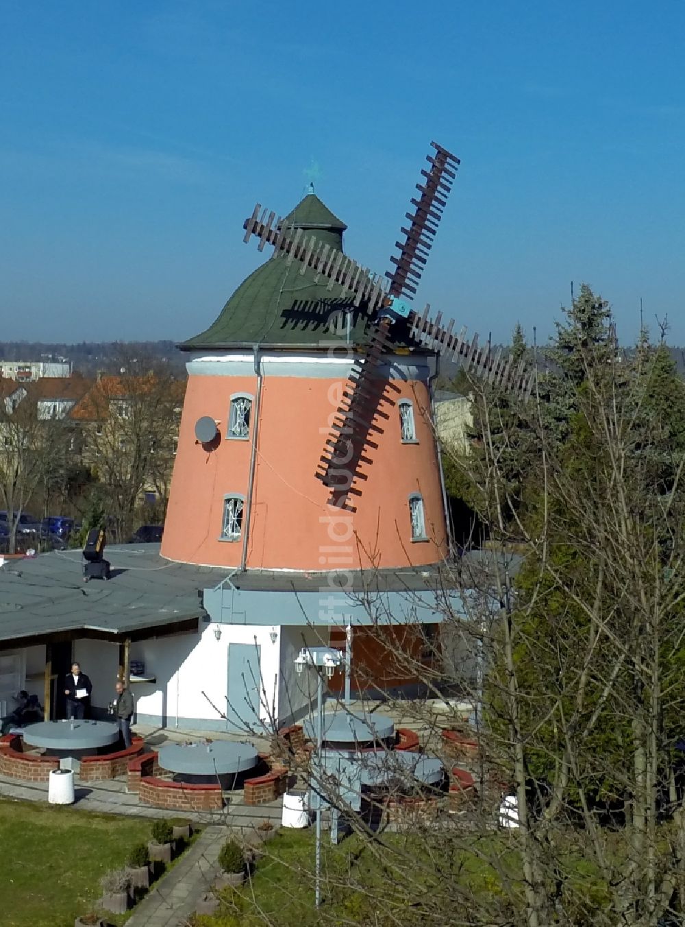 Halle ( Saale ) von oben - Mühlen- Nachbau Eselsmühle im Stadtteil Neustadt in Halle (Saale) in Sachsen-Anhalt