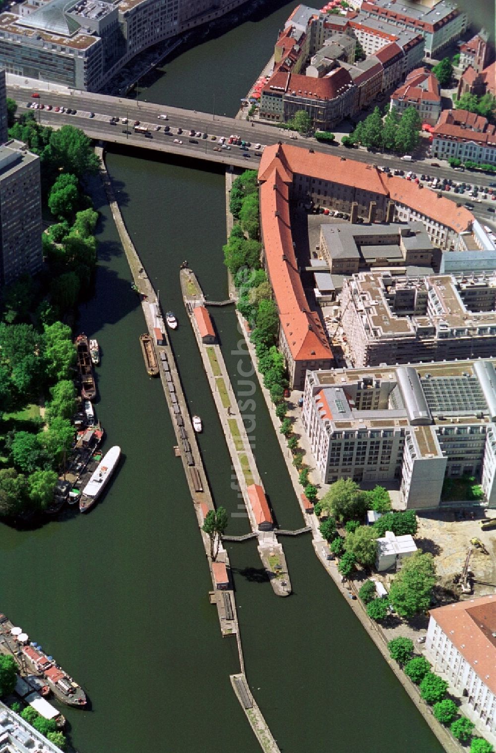 Berlin von oben - Mühlendammschleuse im Zentrum von Berlin-Mitte