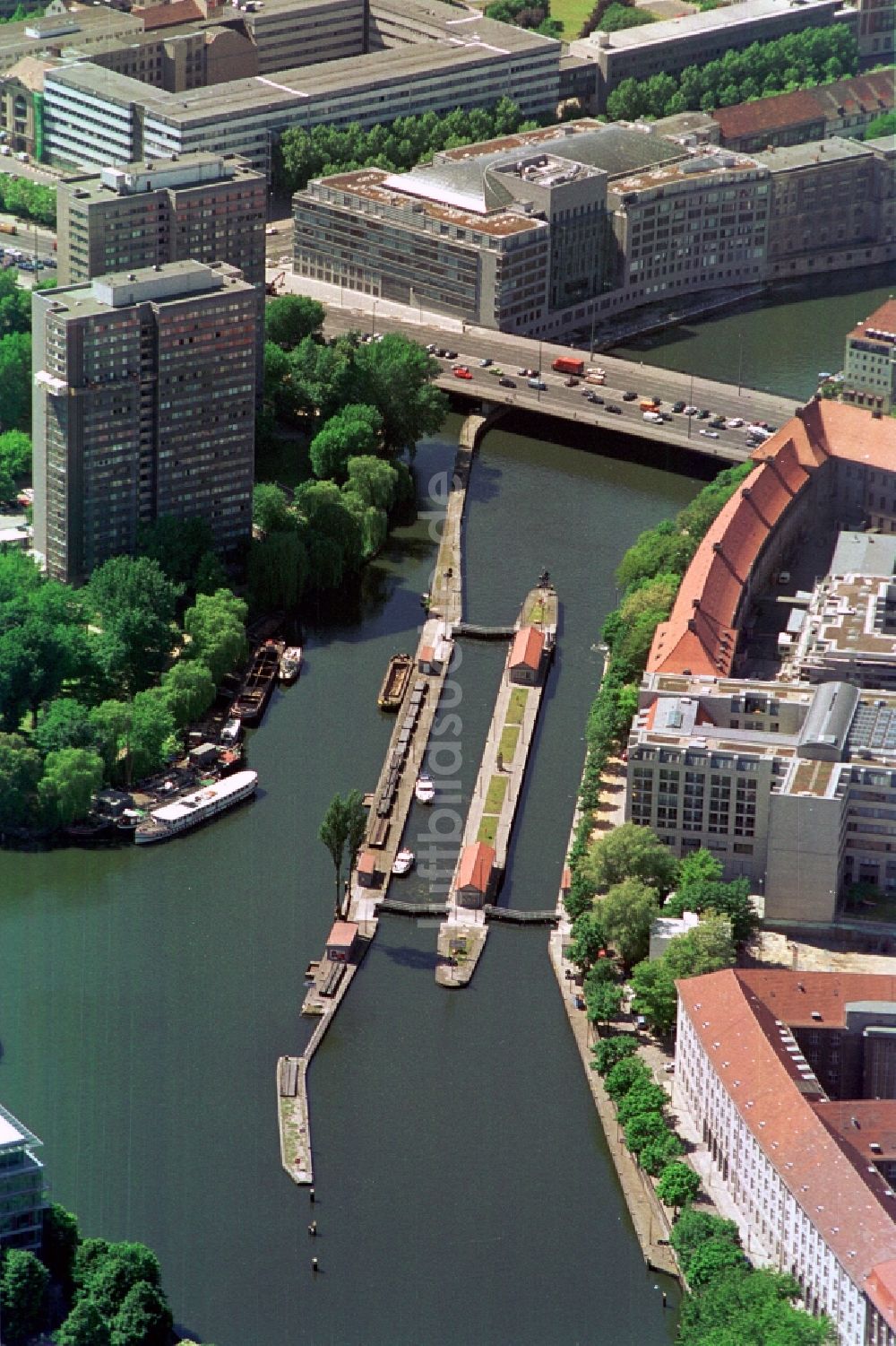 Berlin aus der Vogelperspektive: Mühlendammschleuse im Zentrum von Berlin-Mitte