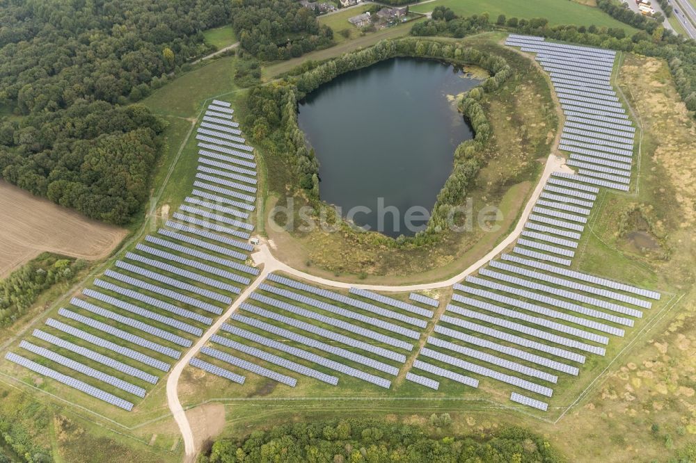 Luftbild Neukirchen-Vluyn - Mühlenfeld und See mit Photovoltaikanlage bei Neukirchen-Vluyn am Niederrhein in Nordrhein-Westfalen