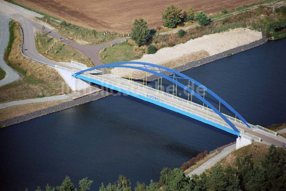 Luftbild Niegripp - Mühlenwegbrücke bei Niegripp