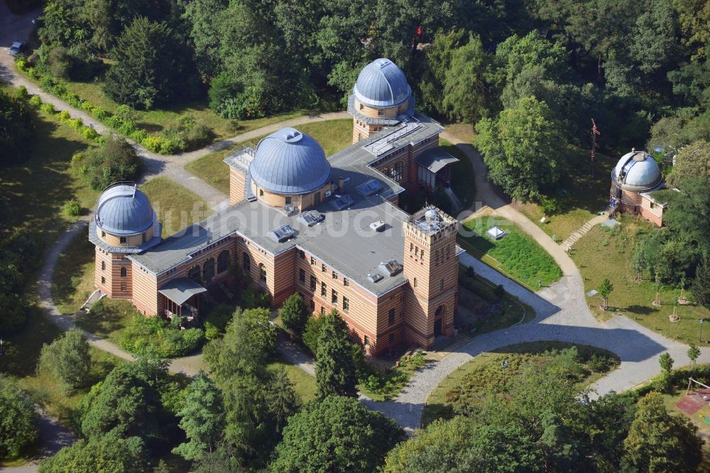 Luftaufnahme Potsdam - Michelson-Haus des Potsdam-Institut für Klimaforschung im Wissenschaftspark Albert Einstein auf dem Telegrafenberg in Potsdam im Bundesland Brandenburg