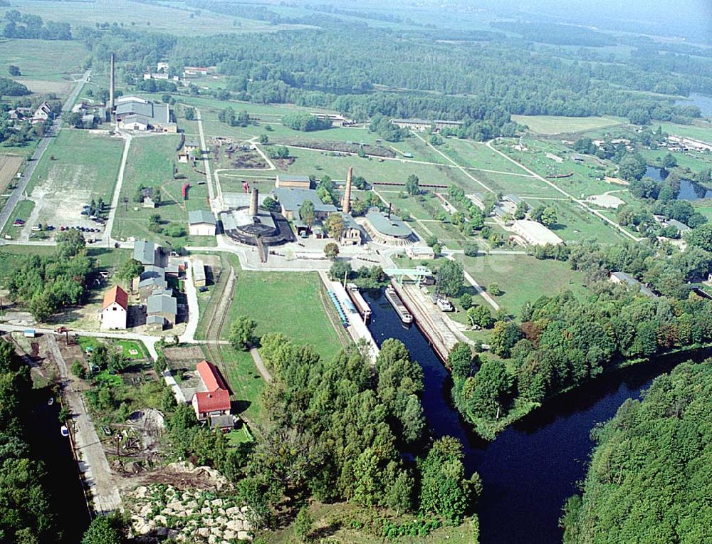 Mildenberg / Brandenburg aus der Vogelperspektive: Mildenberg / Brandenburg Blick auf Ziegeleipark Gesellschaft für Museum und Touristik Mildenberg mbH Ziegelei 10 16775 Mildenberg info@ziegeleipark