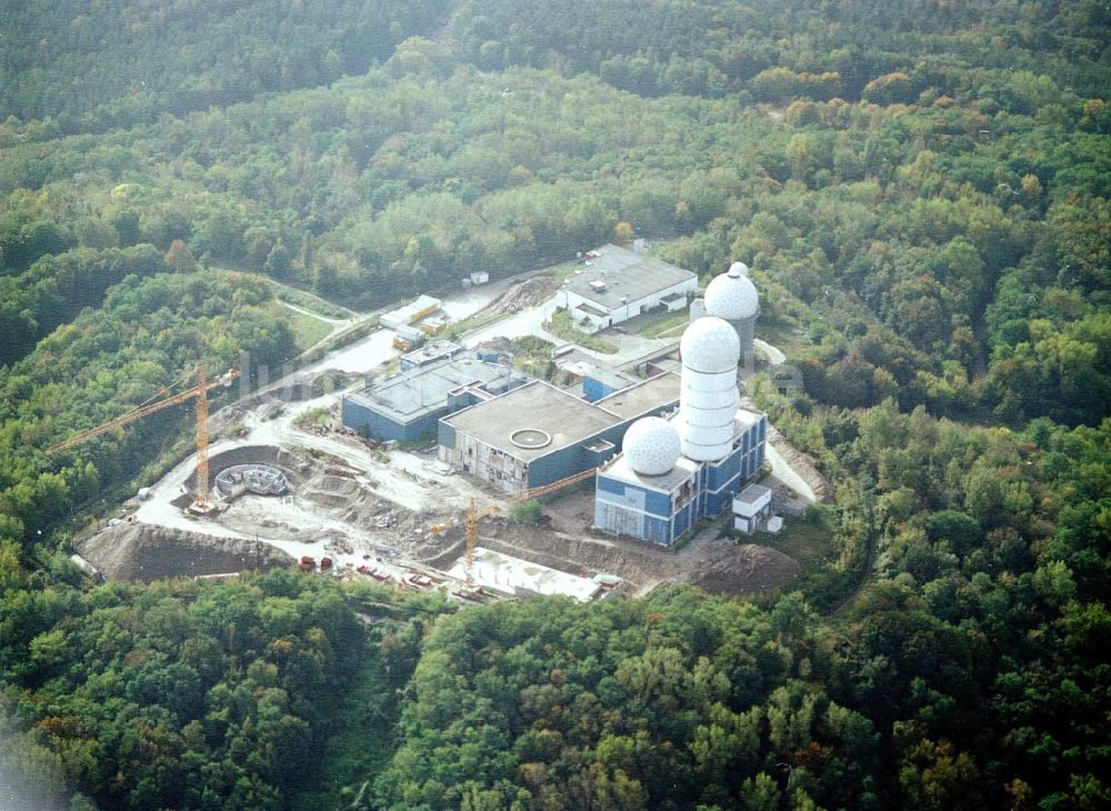 Berlin aus der Vogelperspektive: Militär- Abhör- und Radaranlage auf dem Teufelsberg in Berlin - Charlottenburg