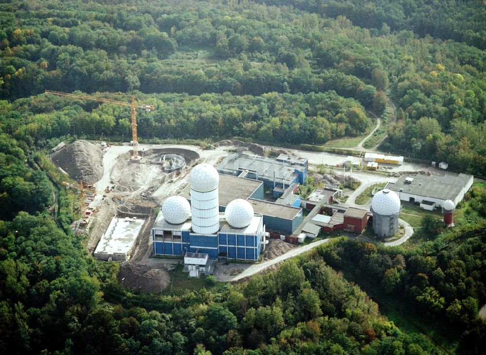 Berlin aus der Vogelperspektive: Militär- Abhör- und Radaranlage auf dem Teufelsberg in Berlin - Charlottenburg