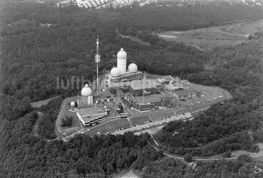 Berlin aus der Vogelperspektive: Militär- Abhör- und Radaranlage auf dem Teufelsberg in Berlin - Charlottenburg