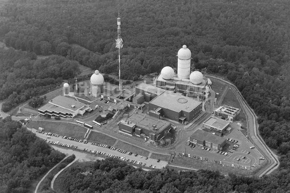 Luftaufnahme Berlin - Militär- Abhör- und Radaranlage auf dem Teufelsberg in Berlin - Charlottenburg