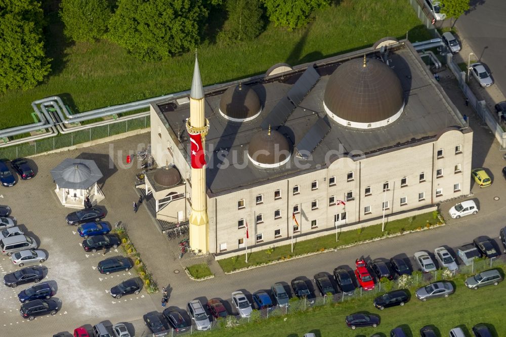 Luftaufnahme Hamm OT Heessen - Minarett der Yunus Emre Camii Moschee am Hülskamp in Heessen , einem Ortsteil von Hamm in Nordrhein- Westfalen