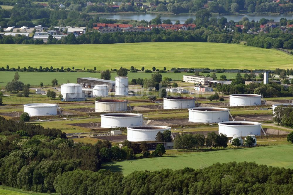 Werneuchen von oben - Mineralöl - Hochtanklager für Benzin und Diesel- Kraftstoffe in Seefeld im Bundesland Brandenburg