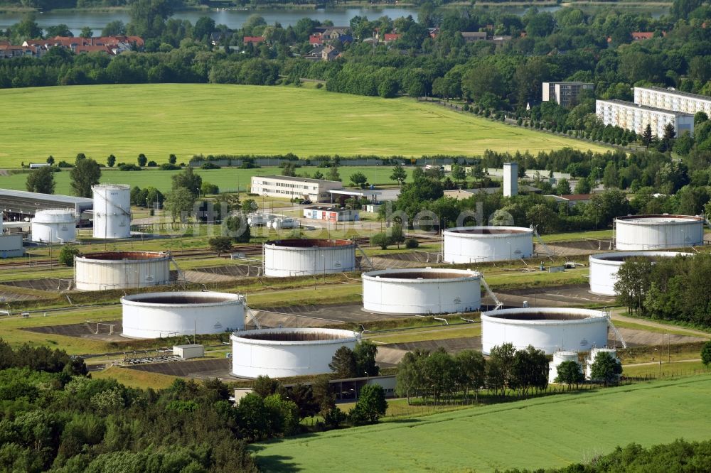 Werneuchen aus der Vogelperspektive: Mineralöl - Hochtanklager für Benzin und Diesel- Kraftstoffe in Seefeld im Bundesland Brandenburg