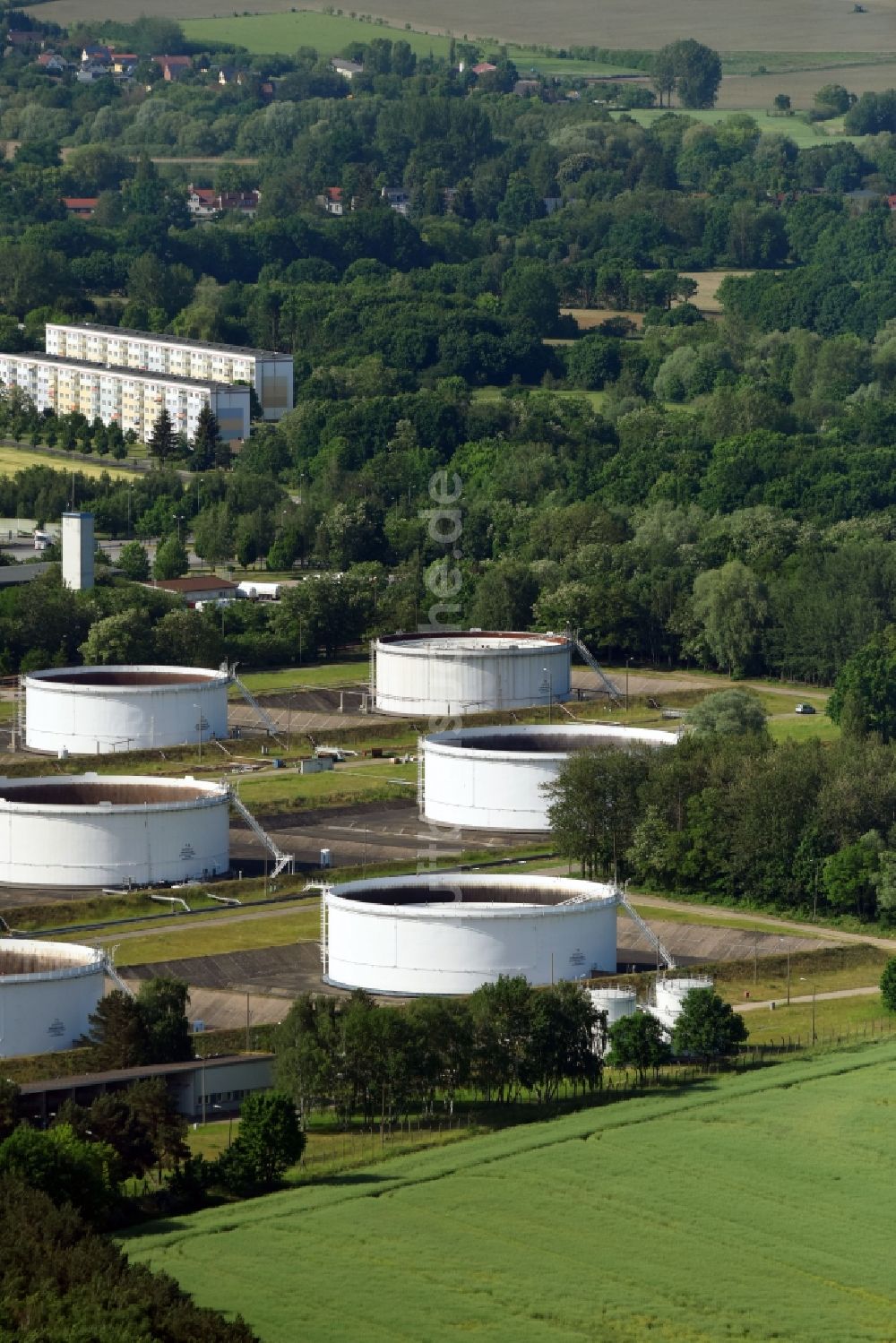 Werneuchen aus der Vogelperspektive: Mineralöl - Hochtanklager für Benzin und Diesel- Kraftstoffe in Seefeld im Bundesland Brandenburg