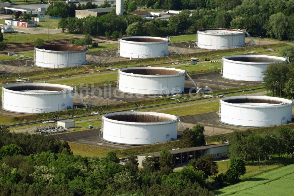 Werneuchen aus der Vogelperspektive: Mineralöl - Hochtanklager für Benzin und Diesel- Kraftstoffe in Seefeld im Bundesland Brandenburg