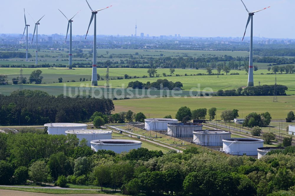 Luftaufnahme Seefeld-Löhme - Mineralöl - Hochtanklager für Benzin und Diesel- Kraftstoffe in Seefeld im Bundesland Brandenburg
