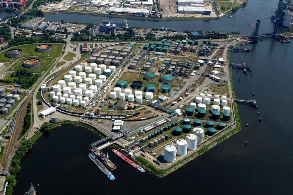 Hamburg von oben - Mineralöl - Hochtanklager am Neuhöfer Hafen an der Rethe in Hamburg