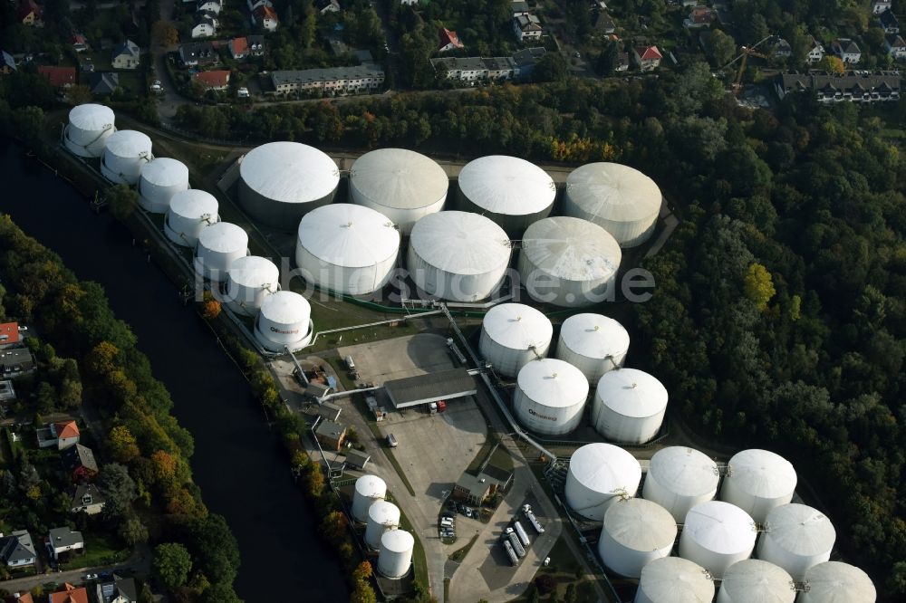 Luftbild Berlin - Mineralöl - Hochtanklager der Oiltanking Deutschland GmbH an der Kaiser-Wilhelm-Straße in Berlin