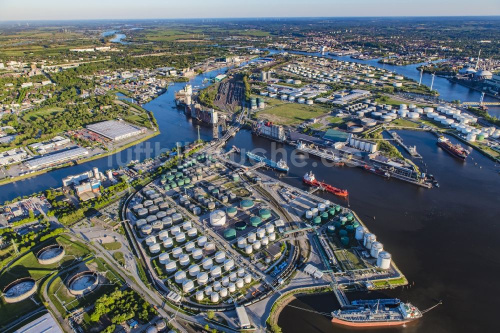 Hamburg von oben - Mineralöl - Hochtanklager des Shell Technology Centre Hamburg an der Süderelbe hinter dem Logistikzentrum von DB Schenker in Hamburg, Deutschland