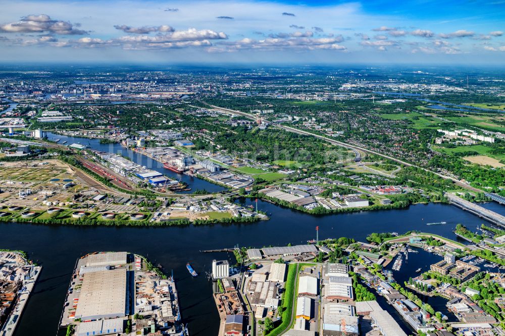 Luftaufnahme Hamburg - Mineralöl - Hochtanklager des Shell Technology Centre Hamburg an der Süderelbe hinter dem Logistikzentrum von DB Schenker in Hamburg, Deutschland