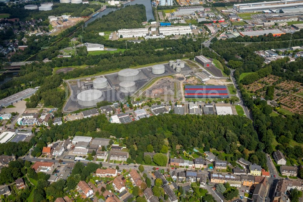 Essen von oben - Mineralöl - Hochtanklager der Tanklager Essen II der TanQuid GmbH & Co. KG an der Haus-Horl-Straße in Essen im Bundesland Nordrhein-Westfalen - NRW, Deutschland