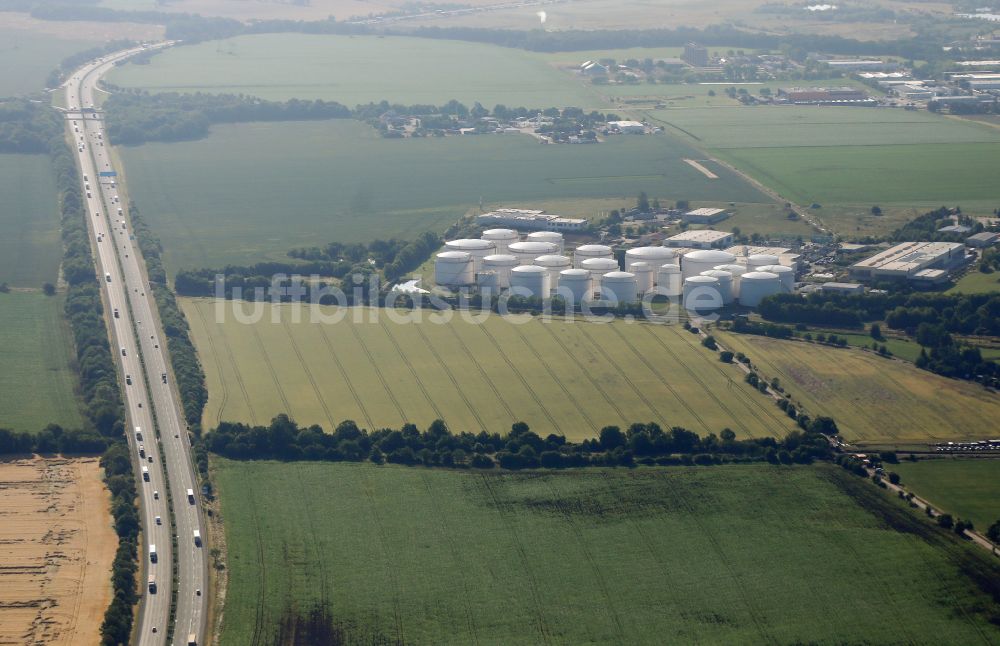 Emleben aus der Vogelperspektive: Mineralöl - Hochtanklager Unitank Tanklager in Emleben im Bundesland Thüringen, Deutschland