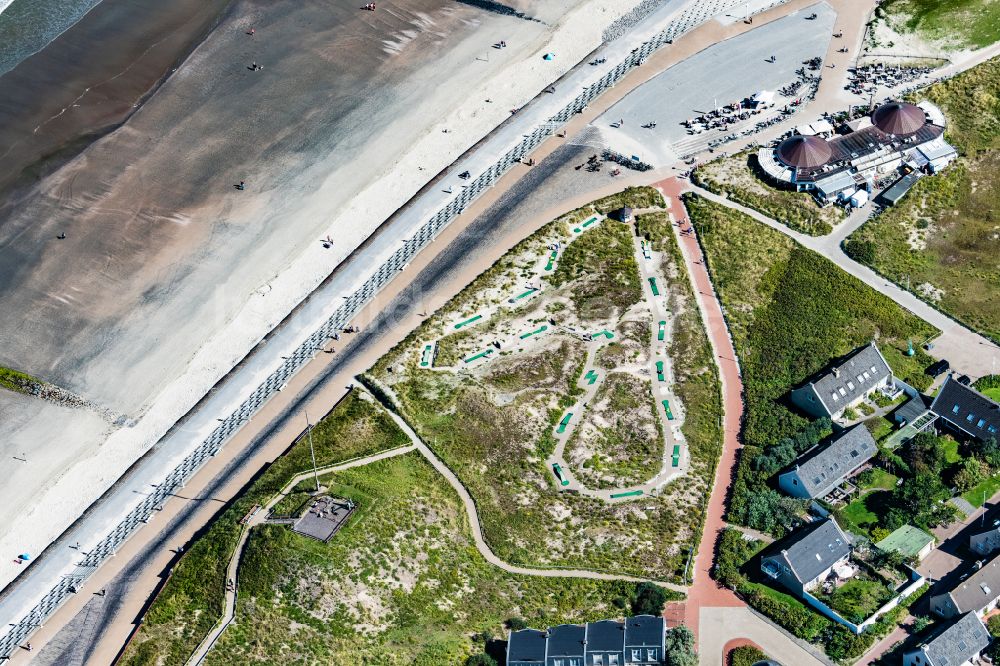 Norderney aus der Vogelperspektive: Minigolfbahn am Nordstrand Minigolf Januskopf auf der Insel Norderney im Bundesland Niedersachsen, Deutschland