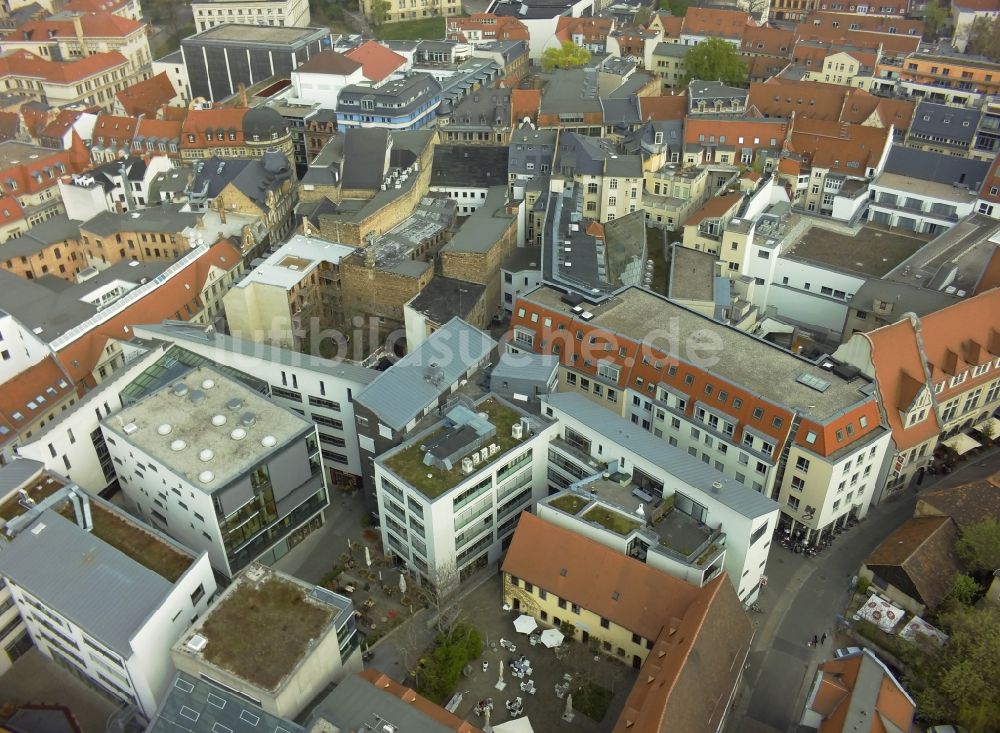 Halle / Saale von oben - Mischbebauung von Alt- und Neubau- Wohngebäuden an der Kleinen Marktstraße in der Altstadt von Halle in Sachsen-Anhalt