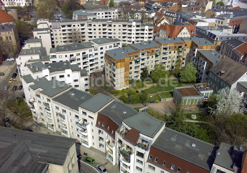 Luftaufnahme Halle / Saale - Mischbebauung von Alt- und Neubau- Wohngebäuden an der Mühlgasse - Mühlpforte in der Altstadt von Halle in Sachsen-Anhalt